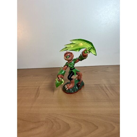 Skylanders Trap Team Red Base Figure Tuff Tough Luck Green Cat - Picture 2 of 6
